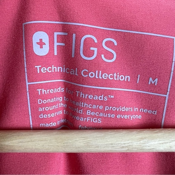 FIGS Catarina One Pocket Scrub Top Medium - Picture 3 of 4